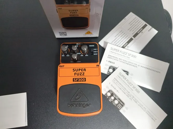 Pedal Behringer superfuzz SF-300