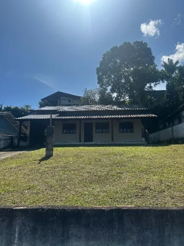 Casa com amplo terreno bairro Santa Terezinha