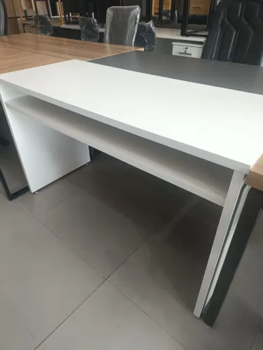 Mesa de Manicure Nova 1.27m x 53cm Entrego