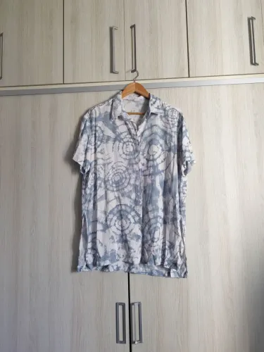 Camisa Tie Dye Azul e Branco