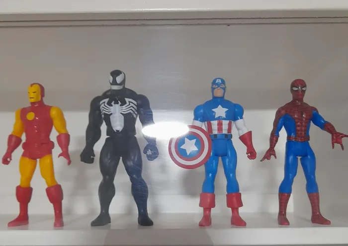 Lote 4 bonecos Marvel Legends Kenner