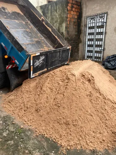 AREIA, BARRO, BRITA, PEDRA BRUTA, PIÇARRA, PÓ DE BRITA ETC..