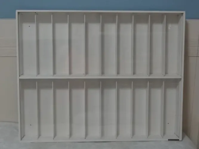 Expositor para Bonecas ou Bonecos - Portas em Acrílico - MDF - só RJ
