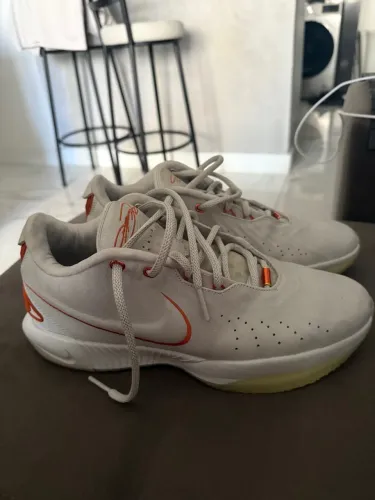 Tênis Nike Lebron XXI