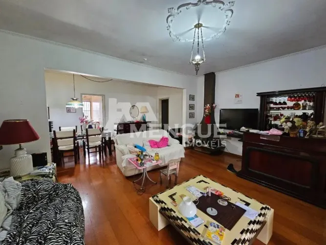 Casa com 4 dormitórios e 4 vagas de garagem, à venda no bairro Jardim Lindoia em Porto Ale