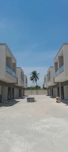 OPORTUNIDADE DE NEGÓCIOS E INVESTIMENTOS: Vendo excelentes casas dúplex na Barra Nova.