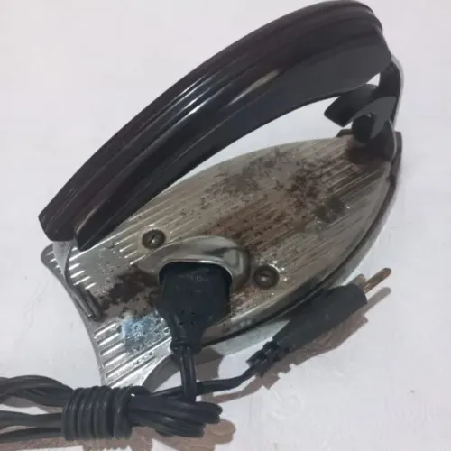 Ferro de Viagem Vintage (Anos 50) Knapp-Monarch c/ Alça Dobrável