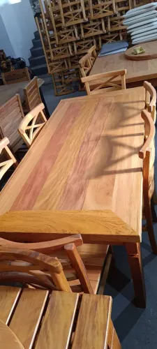 Mesa com 6 cadeiras toda em madeira 1.60x89 $ 2.699,00 nova e a pronta entrega