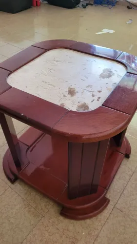 Mesa de centro ou canto mogno com mármore bege bahia usada