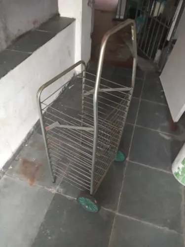 carrinho de compras semi-novo reforçado 50,00 so c/ retira comprador