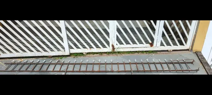 Grade de ferro maciço para área externa 2,70mx0,47m retirada em Guarulhos
