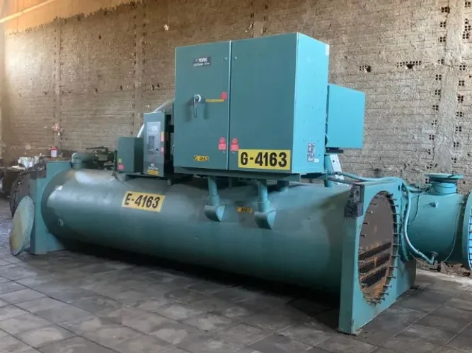Chiller centrifugo York 1.000 TR semi novo
