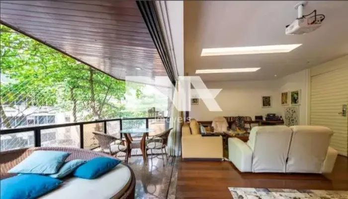 Apartamento - Padrão / Residencial / Leblon