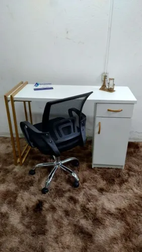 Mesa para Escritório ou Manicure - Pé quadrado