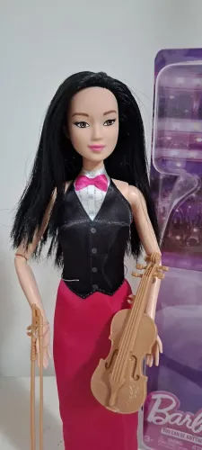 Barbie violinista usada 