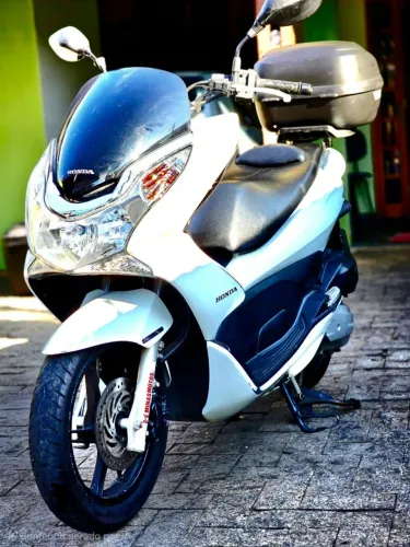 Honda PCX 150 com apenas 17 mil km rodados