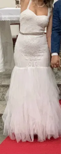 Vestido de noiva elegante e romântico