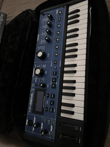 Mini nova novation com microfone e bag ! 