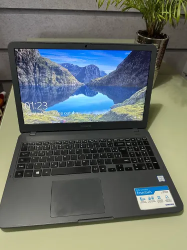 Notebook Rápido - Ideal para Netflix, YouTube e Vídeo aulas. Foi instalado SSD