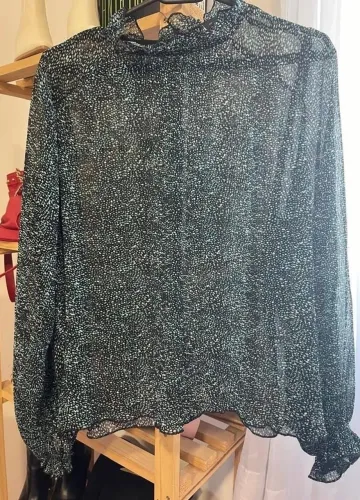 Blusa Feminina com Estampa Delicada