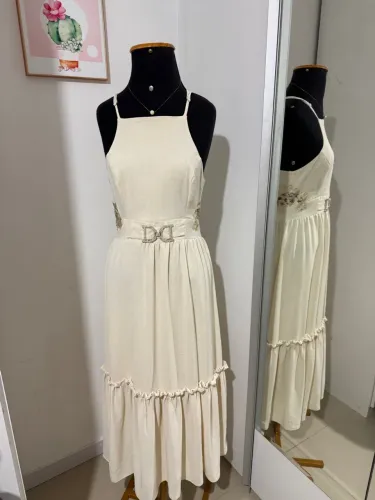 Vestido Feminino Bege com Detalhes