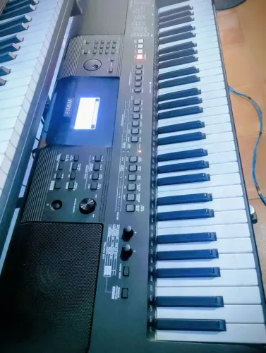 Vendo TECLADO YAMAHA PSR E463 