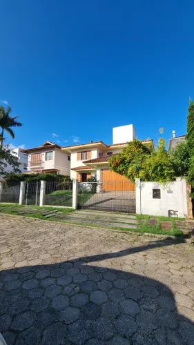 Casa à venda 4 quartos, 1 suíte, 4 vagas no Córrego Grande em Florianópolis-SC.