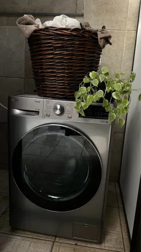 Lava e Seca LG ThinQ 11kg/7kg Aço Escovado Inox - Quase Nova!