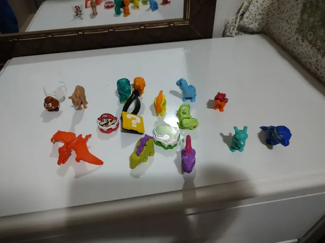 Lote Kinder Ovo Jurassic world
