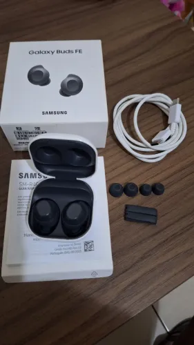 Fone Ouvido Samsung Buds FE lado direito defeituoso