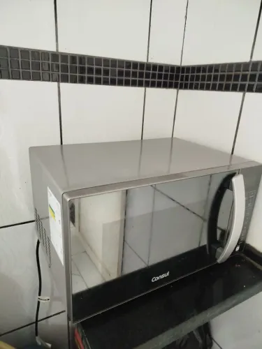 Vende-se microondas semi novo, menos de 1 ano de uso. ( Aceito oferta)