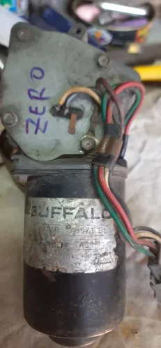Motor do limpador de de parabrisa do escort 85 semi novo pouquíssimo uso .