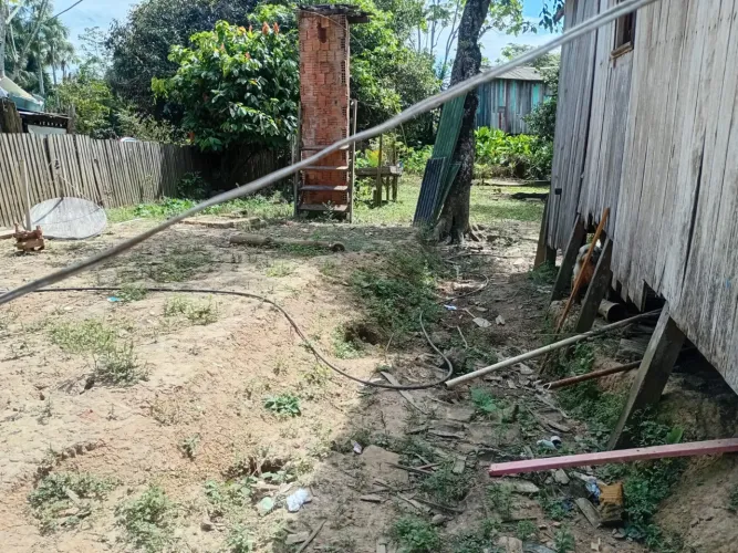 Vende- se terreno 18 metros de frente e 20 de fundos 