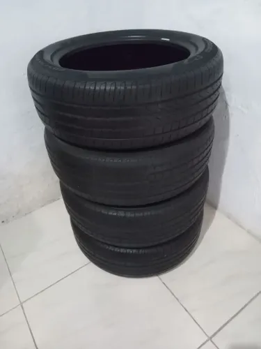 Pneu seminovos Pirelli 205/55 aro 17.