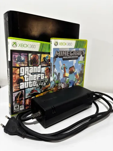 Xbox 360 - Acompanha 2 jogos originais. S/Controle