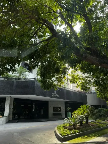 Helio Pires vende Apartamento mobiliado no Ed. Privilege Residence 2 suites na praça Batis