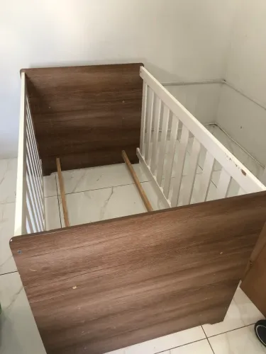 Berço infantil com colchão