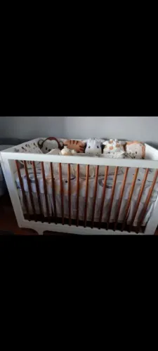 Vendo berço madeira maciça vira cama