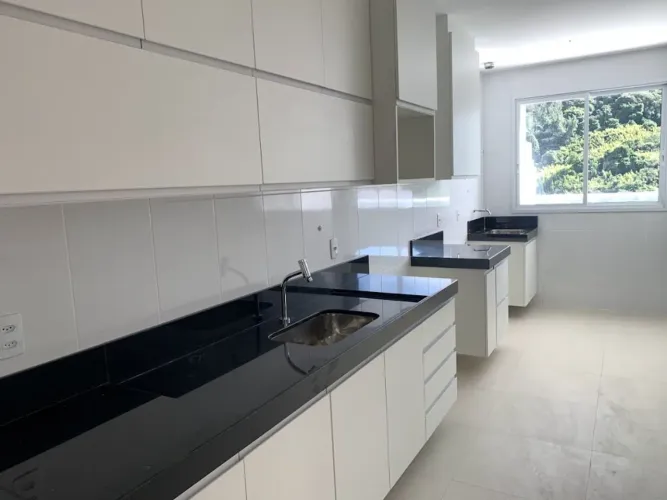Apartamento Padrão com 3 Dormitórios na Praia da Costa