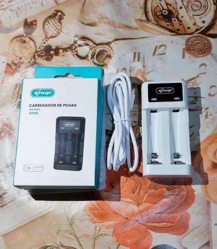 Carregador De Pilhas Aa Aaa Com Indicador Led Marca Knup