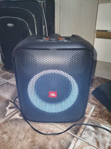 Caixa de Som JBL ( Semi Nova ) 