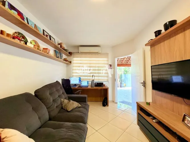 Casa Assobradada com 3 quartos à venda, 179 m² por R$ 700.000 - Esperança - Londrina/PR