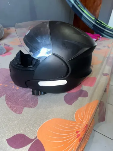capacete black com óculos interno