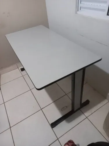 Mesa de Estudos / Escritório Grande (1,41m) - Estrutura de Metal