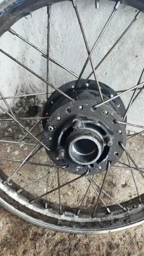 Cubo traseiro das Yamahas DT 180/200, XTZ 125, YBR e Crosser com freio a  lona.