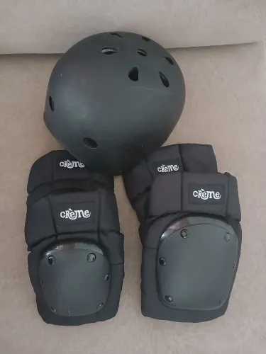 Kit Proteção - capacete, joelheira e cotoveleira