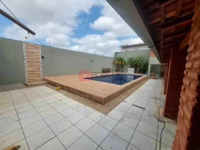 Casa com Piscina