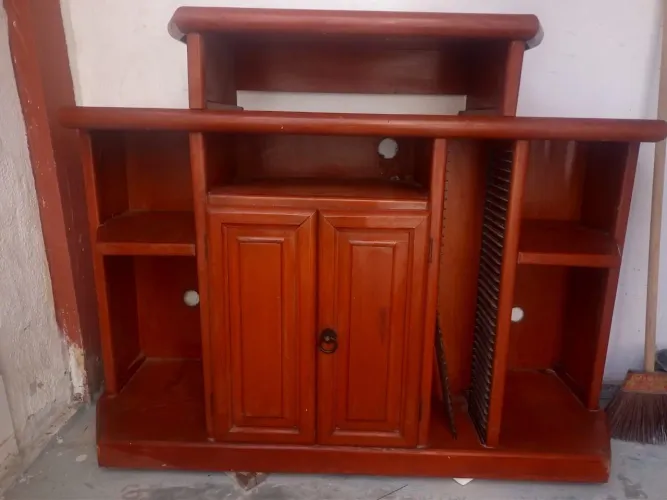 Armário / Rack de madeira