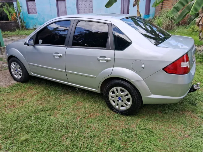 Ford Fiesta Sedan 1.0 8V Flex 4P 2009
