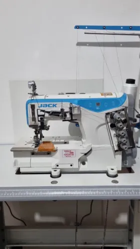 Maquina de costura Jack Galoneira